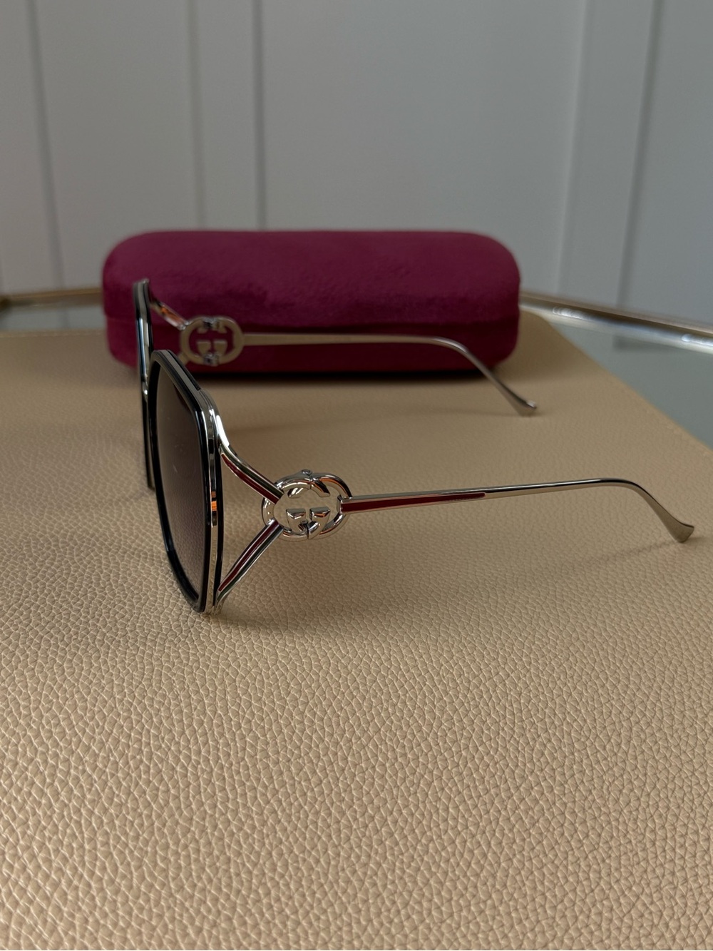 Gucci Black and Gold Oversized Gradient Sunglasses - Picture 3 of 9